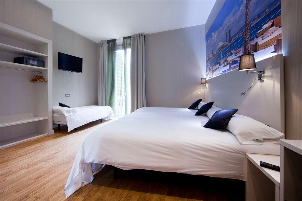 Hostal BCN Ramblas Barcelona Luaran gambar